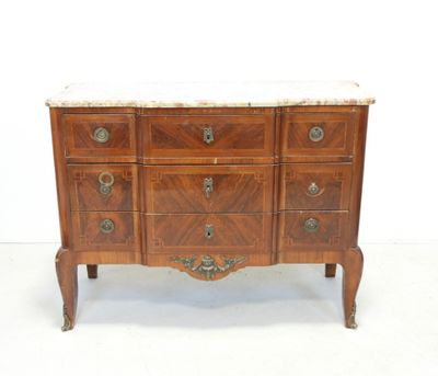commode ancienne avec dessus en marbre et poignées en laiton