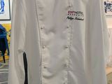 veste de chef blanche avec des bordures rouges, blanches et bleues