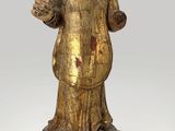 l'image d'une statue de femme tenant un livre