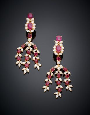 une paire de boucles d'oreilles en rubis et diamants