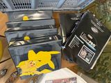 beaucoup de DVD Pokémon sur la table