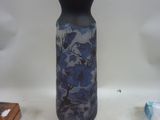 a black and blue vase with blue flowers on it