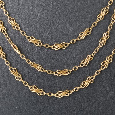 Collier en or trois rangs à maillons entelacés. - Photo 1