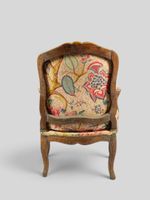Fauteuil en bois sculpté patiné, dossier et traverse centrés… (photo 5)