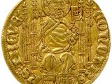 gros plan d'une pièce d'or sur une surface blanche