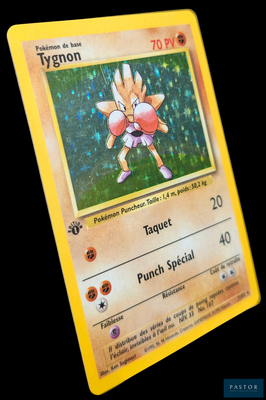 une carte Pokémon sur laquelle figure l'image d'un personnage Pokémon