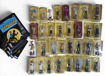 TINTIN. JEU d'ECHECS comprenant 32 pièces en résine, dérivé …