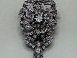 an image of a brooch with a bunch of diamonds on it