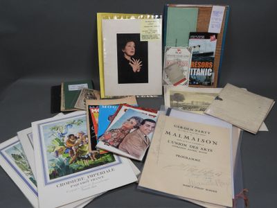 de nombreux livres posés sur une table