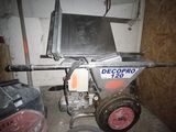 a small machine that is sitting in the garage