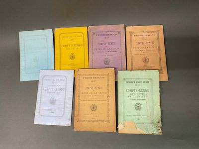 six livres sont alignés sur une table