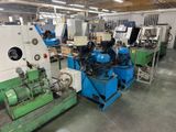 de nombreuses machines regroupées dans une même pièce