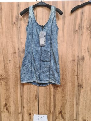 Lot de 168 robes femme en denim ? Coupe ajuste