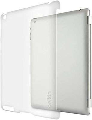 un gros plan sur deux coques blanches pour iPad sur fond blanc