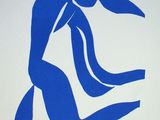 une image représentant un dessin bleu d'un homme avec une longue queue