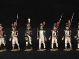 Les petits soldats sont alignés et prêts à être exposés