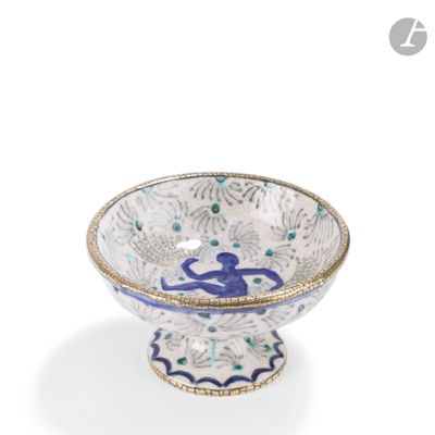un bol bleu et blanc orné d'une pieuvre