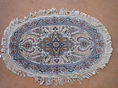 Tapis ovale en laine noué main, longueur 93cm sans les frang…