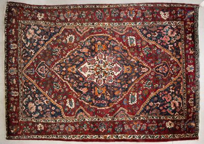Tapis d'Orient en laine tissé main.