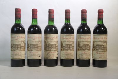 six bouteilles de vin sont alignées sur une table