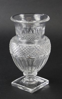Musée des Cristalleries de BACCARAT: Vase balustre en crista… - Photo 1