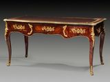un bureau ancien avec un plateau en marbre et deux tiroirs
