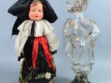 deux figurines placées l'une à côté de l'autre