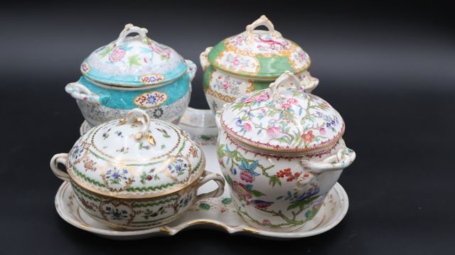 Ensemble de 4 sucriers en porcelaine (trois en porcelaine anglais...