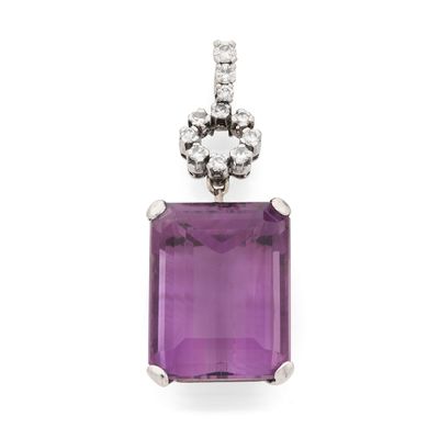 un pendentif en améthorate et diamant