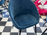 many chairs that are sitting on a checkered floor