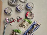 many items that are sitting on a table together