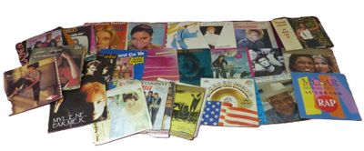 Important ensemble de disques vinyles T45 dont David Bowie, …