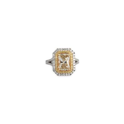 Travail contemporain Bague en or gris et jaune 750‰ à chaton…