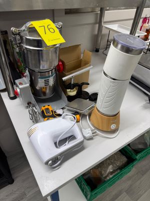 Petit matériel dont moulin, robot cosmétique, balance, batteur, thermo - Photo 1