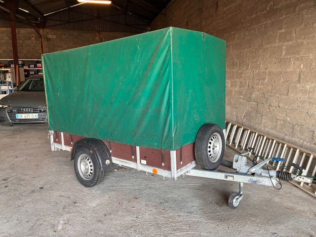 Remorque Bâche, Poids à vide : 240 kgs, Poids toutes charges : 50...