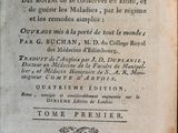 un vieux livre posé sur une table en bois à côté d'une fenêtre
