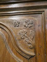 Armoire en chêne mouluré et sculpté de fleurs stylisées, ave… (photo 4)