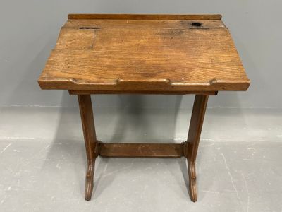PUPITRE ou bureau d'école en chêne ouvrant par un abattant i… - Photo 1
