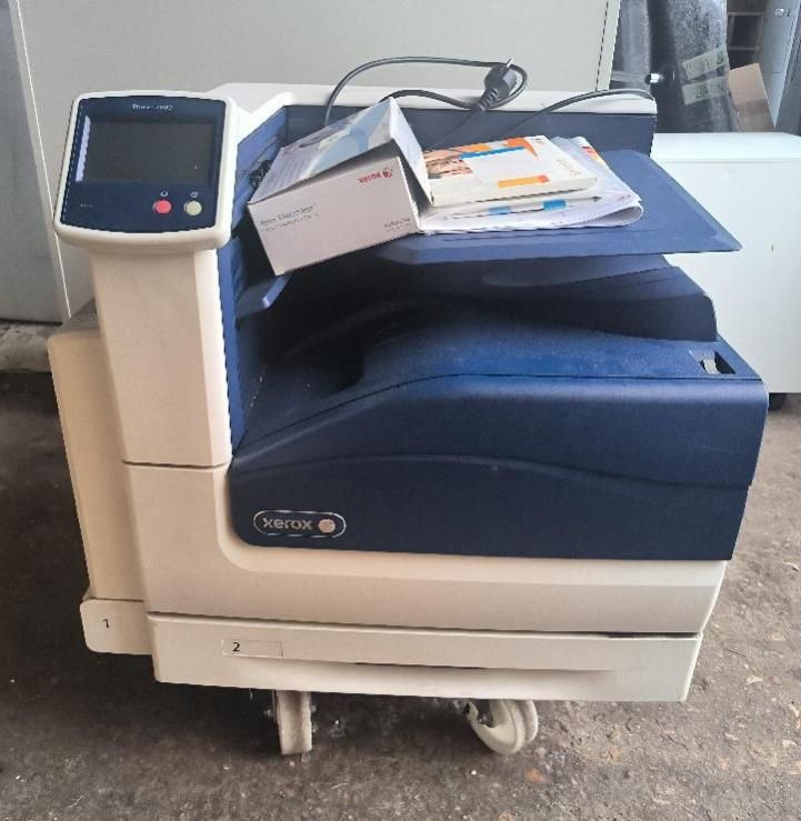 Imprimante couleur professionnelle de marque XEROX, modèle P…
