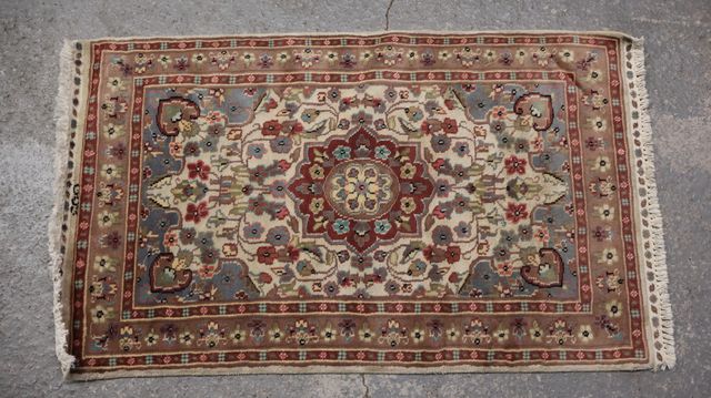 Tapis d’orient fait main en laine et soie 127 x 76