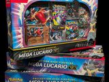 Deux boîtes de Pokémon Mega Lucario sont empilées l'une sur l'autre