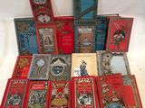 un grand nombre de livres posés sur une table