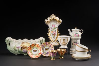 Ensemble en faïence et porcelaine comprenant : - Photo 1