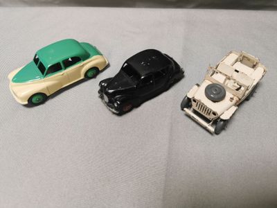 DINKY TOYS GB AUSTIN-MORRIS Oxford verte et crème.