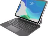 un gros plan d'un ordinateur portable sur lequel est posé un clavier