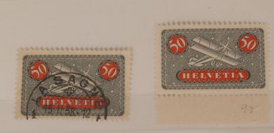 deux timbres sur lesquels figurent une batte de baseball et une balle de baseball