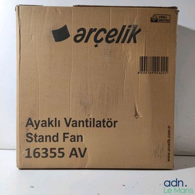 une boîte en carton sur laquelle est représenté un Vandaltor