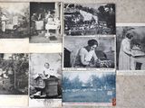 plusieurs vieilles photographies en noir et blanc représentant des femmes dans un jardin