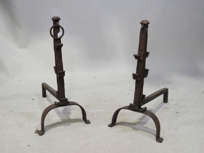 paire de bougeoirs anciens en fonte sur socles