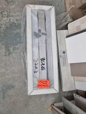 une photo d'une boîte contenant un couteau